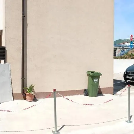 Baystay Apartment